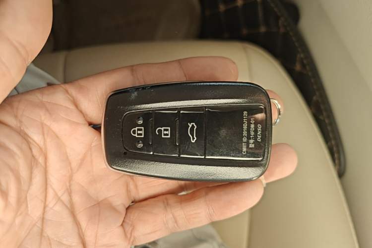 Used Toyota Camry 2019 2.5G Luxury Edition China VI Standard Vehicle Key