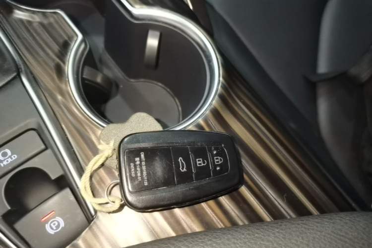 Used Toyota Camry 2019 Revised Version 2.0G Luxury Edition Vehicle Key
