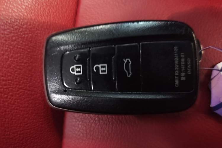 Used Toyota Camry 2019 Revised Version 2.5S Fēngshàng Edition Vehicle Key