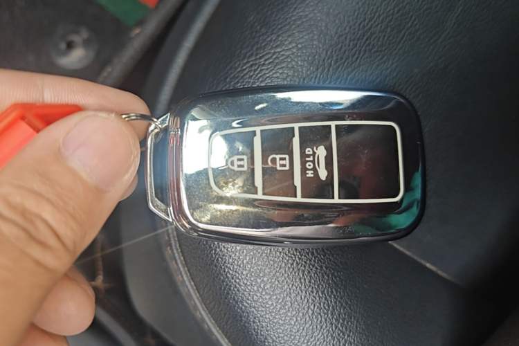 Used Toyota Camry 2019 Revised Version 2.0G Luxury Edition Vehicle Key