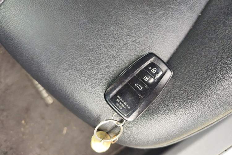 Used Toyota Camry 2019 Revised Version 2.0G Luxury Edition Vehicle Key