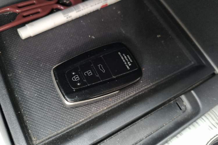 Used Toyota Camry 2019 Dual-Engine 2.5 HG Luxury Edition China VI Standard Vehicle Key