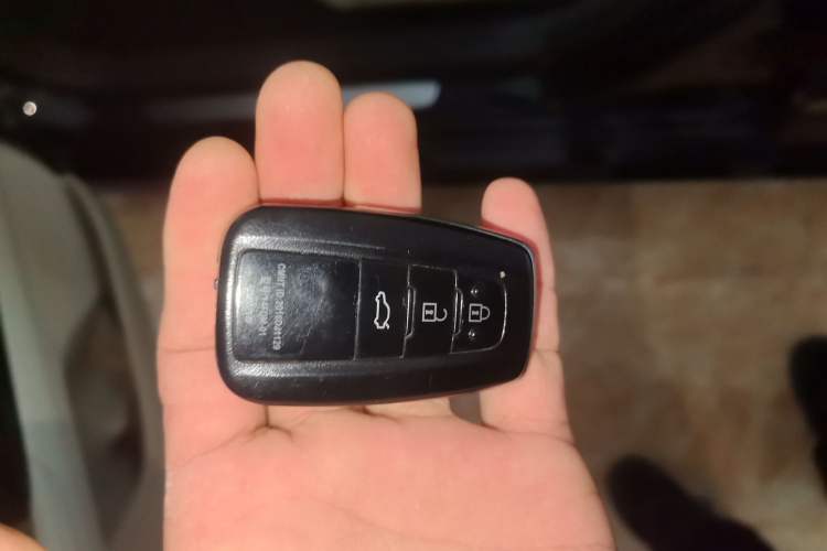 Used Toyota Camry 2019 2.5G Luxury Edition China VI Standard Vehicle Key