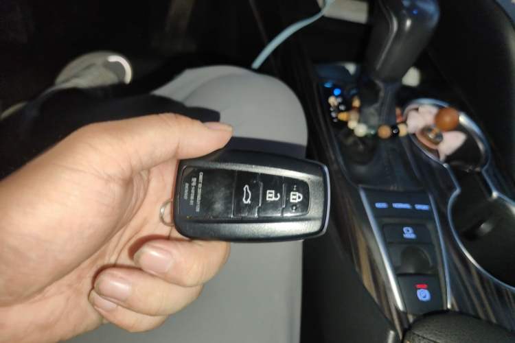 Used Toyota Camry 2019 2.5G Luxury Edition China VI Standard Vehicle Key
