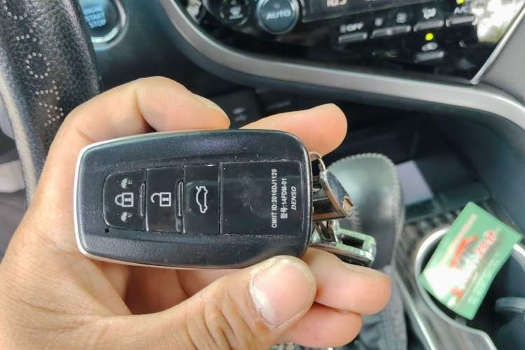 Used Toyota Camry 2019 2.5G Luxury Edition China VI Standard Vehicle Key