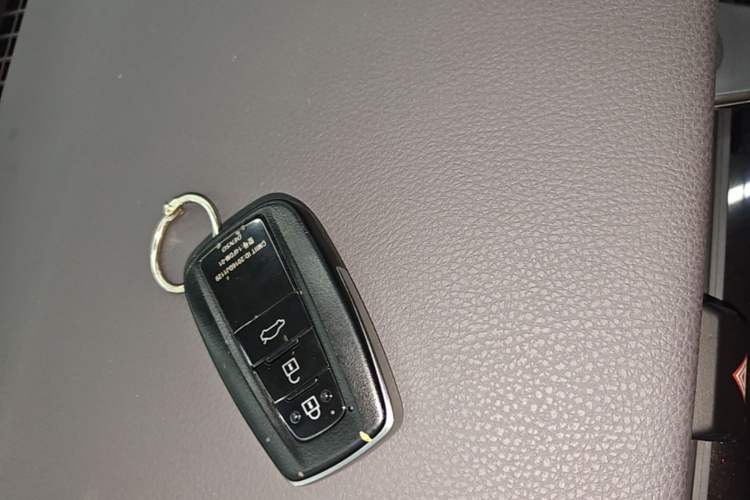 Used Toyota Camry 2019 2.0G Luxury Edition China VI Standard Vehicle Key