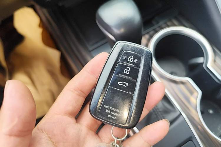 Used Toyota Camry 2019 2.0G Luxury Edition China VI Standard Vehicle Key