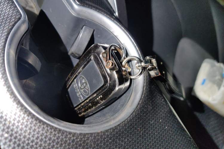 Used Toyota Camry 2019 Revised Version 2.0S Fēngshàng Edition Vehicle Key