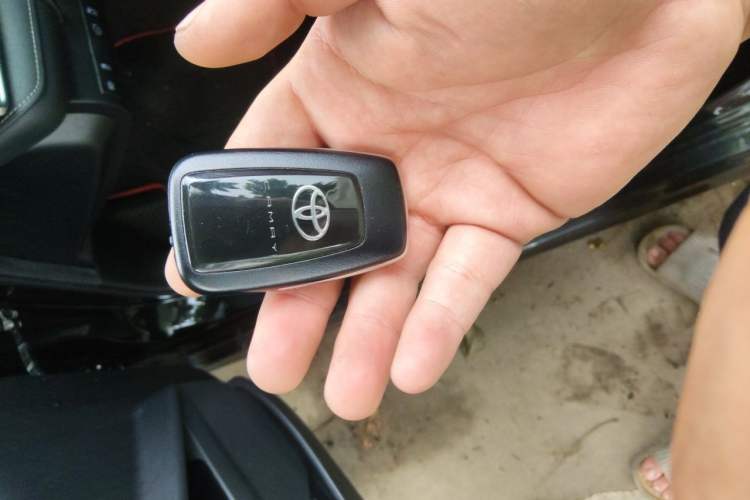 Used Toyota Camry 2019 2.5S FENGSHANG Version China VI Standard Vehicle Key