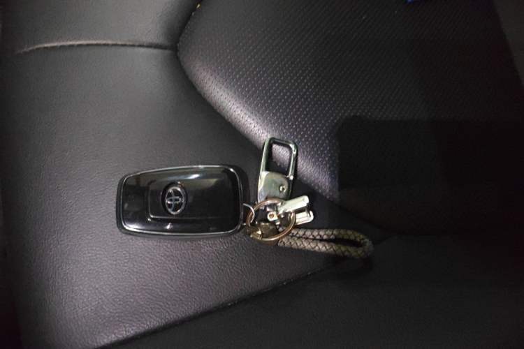Used Toyota Camry 2019 2.0G Luxury Edition China VI Standard Vehicle Key