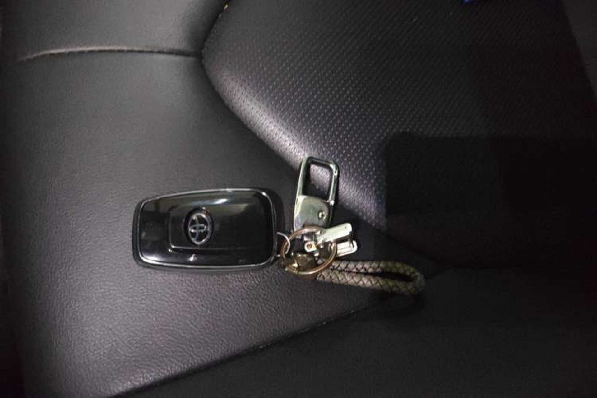 Used Toyota Camry 2019 2.0G Luxury Edition China VI Standard Vehicle Key