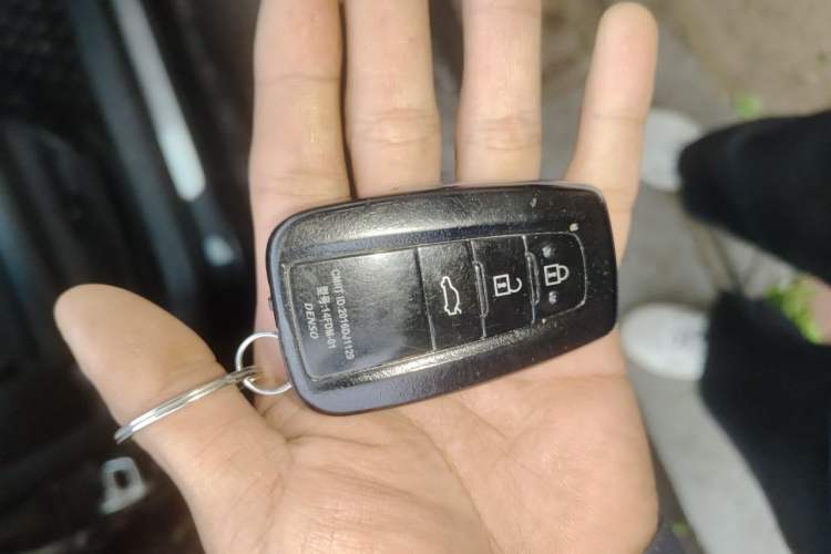 Used Toyota Camry 2019 2.5G Luxury Edition China VI Standard Vehicle Key