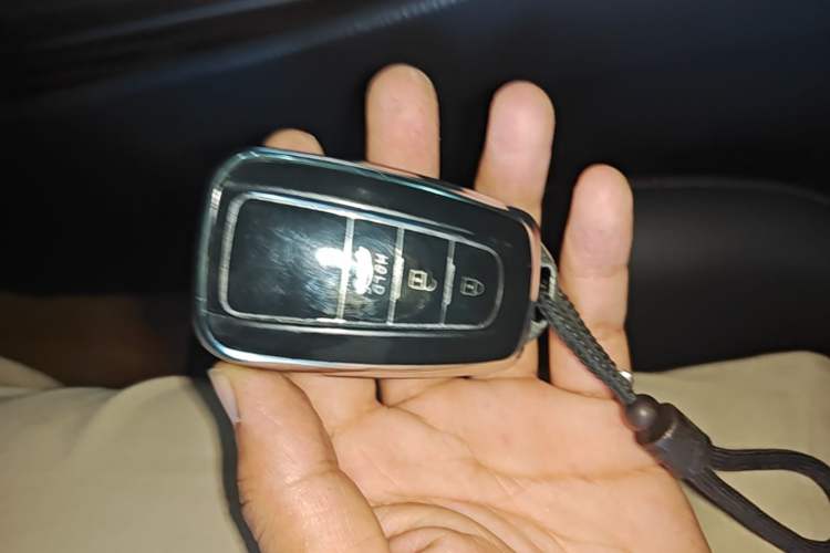 Used Toyota Camry 2019 2.5G Luxury Edition China VI Standard Vehicle Key
