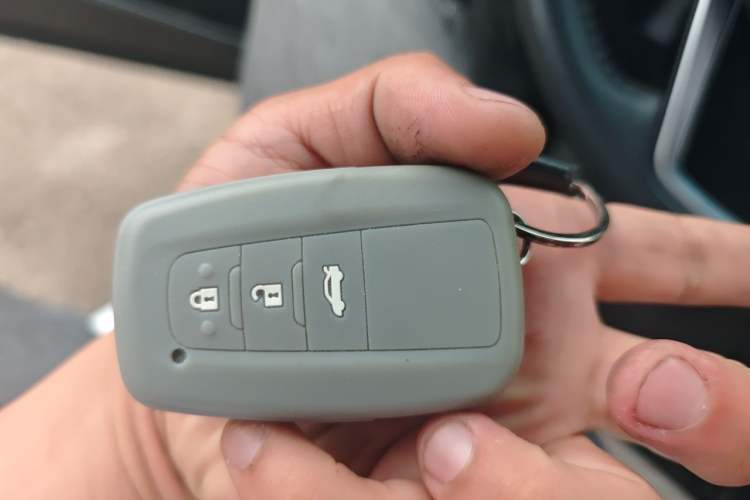 Used Toyota Camry 2019 Revised Version 2.0S Fēngshàng Edition Vehicle Key