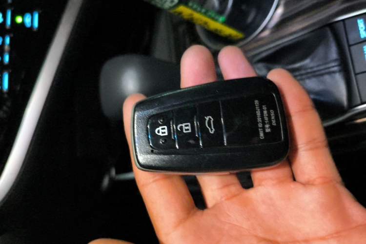 Used Toyota Camry 2019 2.5G Luxury Edition China V Standard Vehicle Key