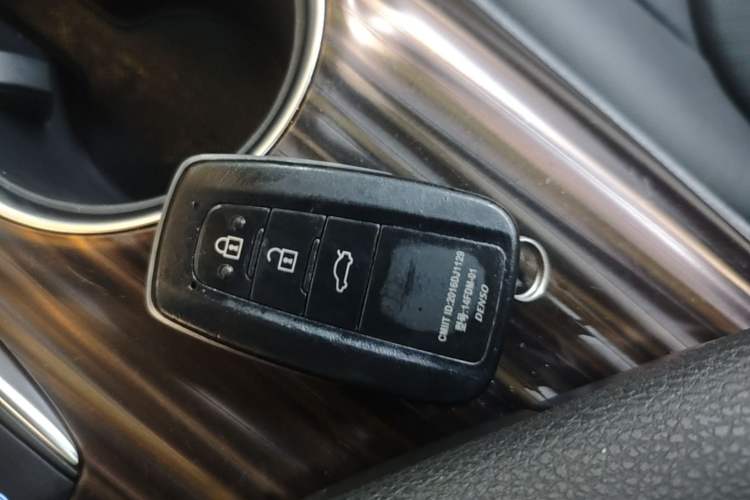 Used Toyota Camry 2019 2.5G Luxury Edition China VI Standard Vehicle Key