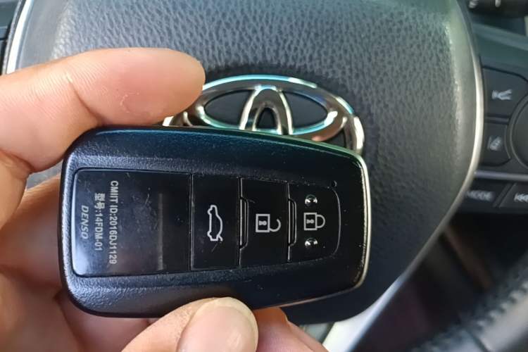 Used Toyota Camry 2019 Revised Version 2.5G Luxury Edition Vehicle Key