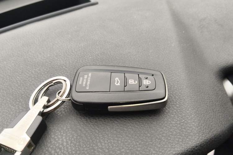 Used Toyota Camry 2019 Revised Version 2.0G Luxury Edition Vehicle Key