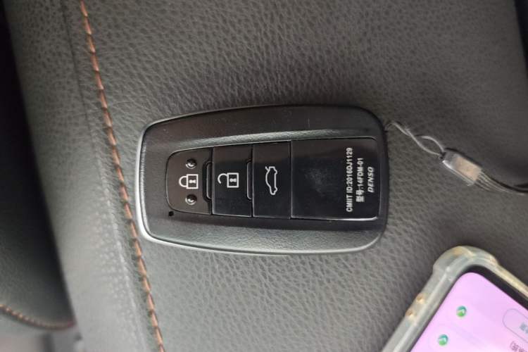 Used Toyota Camry 2019 Dual-Engine 2.5 HG Luxury Edition China VI Standard Vehicle Key