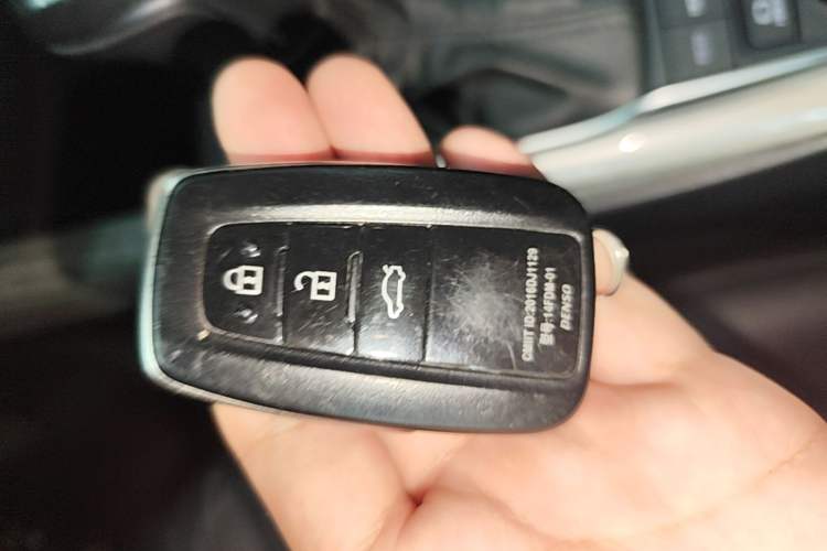 Used Toyota Camry 2019 Revised Version Dual-Engine 2.5 HG Luxury Edition Vehicle Key