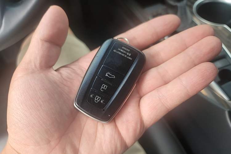 Used Toyota Camry 2019 2.5G Luxury Edition China VI Standard Vehicle Key