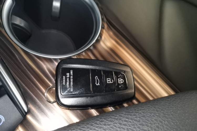 Used Toyota Camry 2019 2.5G Luxury Edition China VI Standard Vehicle Key