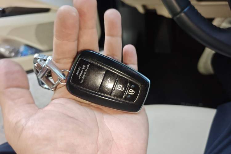 Used Toyota Camry 2019 Revised Version 2.0G Luxury Edition Vehicle Key