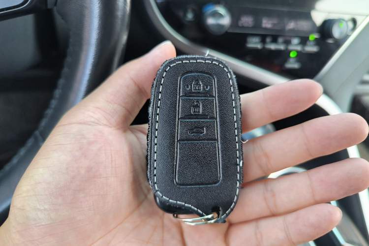 Used Toyota Camry 2019 Revised Version 2.0G Luxury Edition Vehicle Key