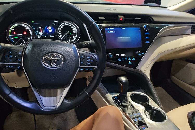 Used Toyota Camry 2019 Dual-Engine 2.5 HG Luxury Edition China VI Standard Center Console