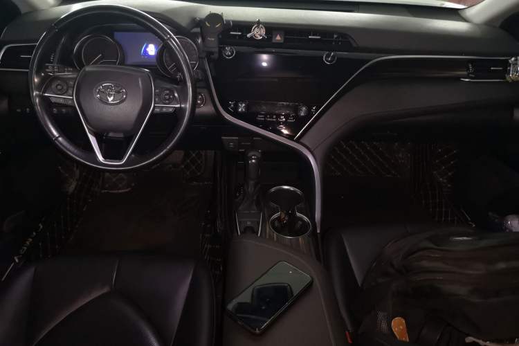 Used Toyota Camry 2019 2.0G Luxury Edition China VI Standard Center Console