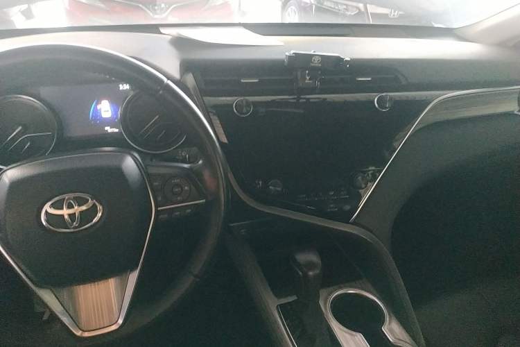 Used Toyota Camry 2019 Dual-Engine 2.5 HG Luxury Edition China VI Standard Center Console