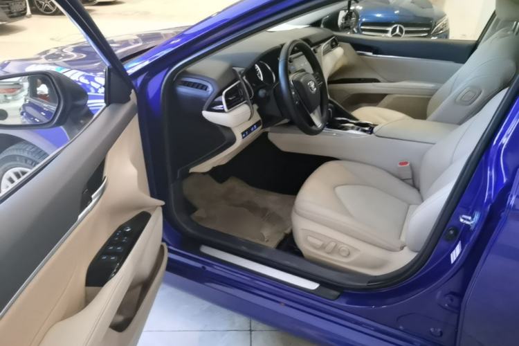 Used Toyota Camry 2019 Dual-Engine 2.5 HG Luxury Edition China VI Standard Driver Seat
