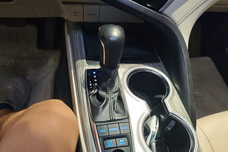 Used Toyota Camry 2019 Dual-Engine 2.5 HG Luxury Edition China VI Standard Gear Lever