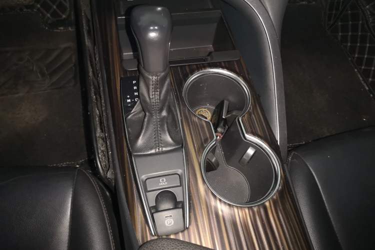 Used Toyota Camry 2019 2.0G Luxury Edition China VI Standard Gear Lever