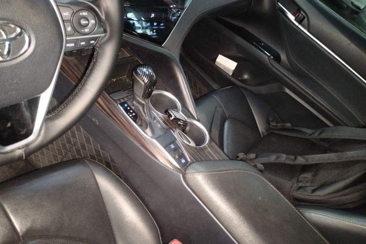 Used Toyota Camry 2019 2.0G Luxury Edition China VI Standard Gear Lever