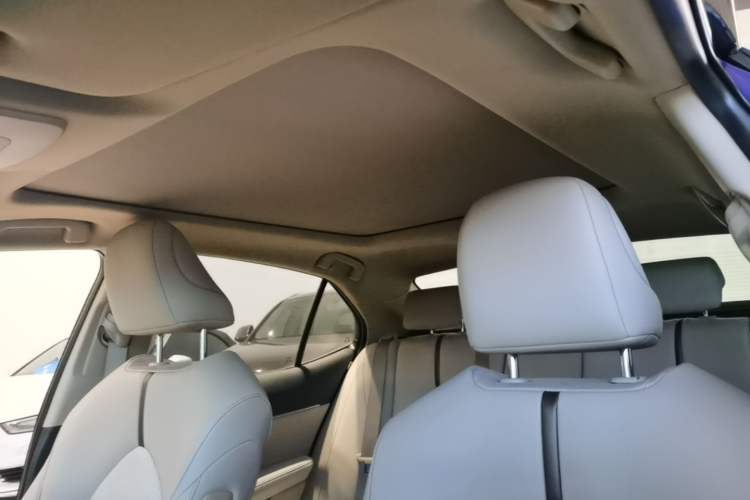 Used Toyota Camry 2019 Dual-Engine 2.5 HG Luxury Edition China VI Standard Headliner
