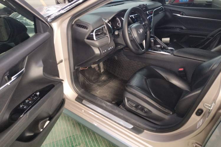 Used Toyota Camry 2019 2.0G Luxury Edition China VI Standard Interior 3