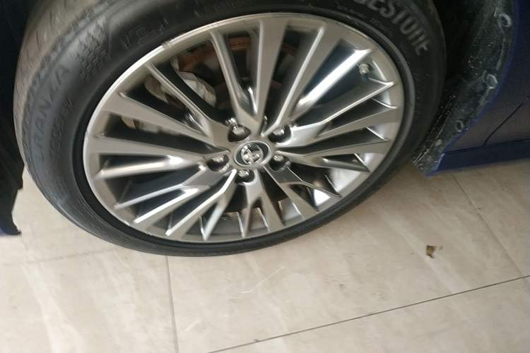 Used Toyota Camry 2019 Dual-Engine 2.5 HG Luxury Edition China VI Standard Left Front Wheel Hub