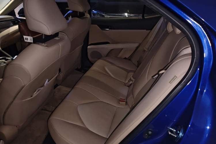 Used Toyota Camry 2019 Dual-Engine 2.5 HG Luxury Edition China VI Standard Left Rear Seat