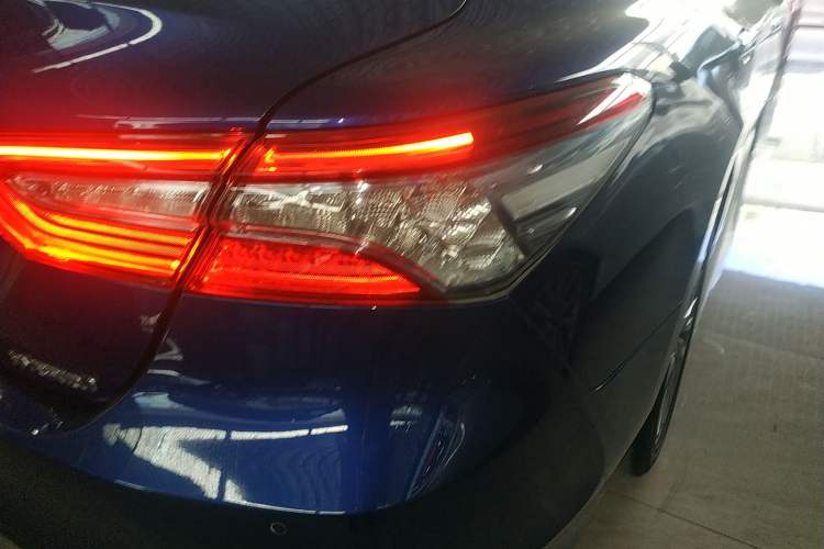 Used Toyota Camry 2019 Dual-Engine 2.5 HG Luxury Edition China VI Standard Right Rear Taillight