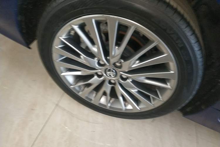Used Toyota Camry 2019 Dual-Engine 2.5 HG Luxury Edition China VI Standard Right Rear Wheel Hub