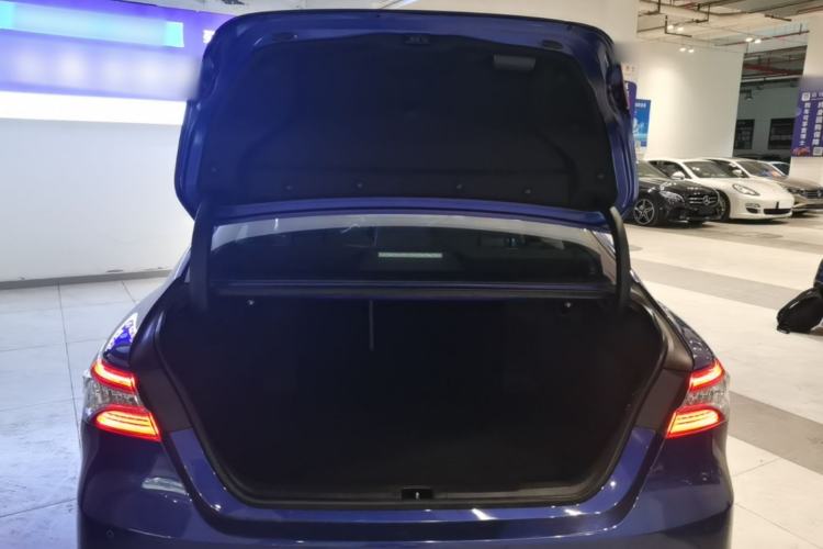Used Toyota Camry 2019 Dual-Engine 2.5 HG Luxury Edition China VI Standard Trunk