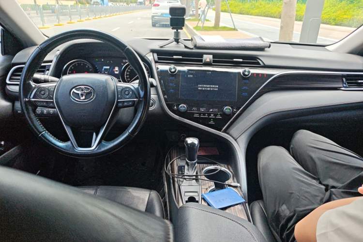 Used Toyota Camry 2019 2.0G Luxury Edition China VI Standard Center Console