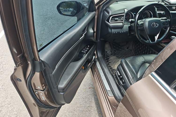Used Toyota Camry 2019 2.0G Luxury Edition China VI Standard Driver Seat