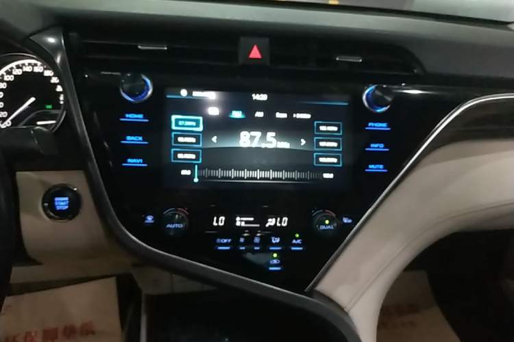 Used Toyota Camry 2019 2.0G Luxury Edition China VI Standard Audio And AC Panel