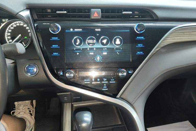 Used Toyota Camry 2019 Dual-Engine 2.5 HG Luxury Edition China VI Standard Audio And AC Panel