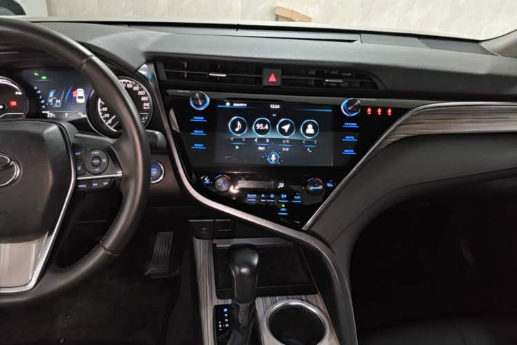 Used Toyota Camry 2019 Revised Version Dual-Engine 2.5 HG Luxury Edition Audio And AC Panel