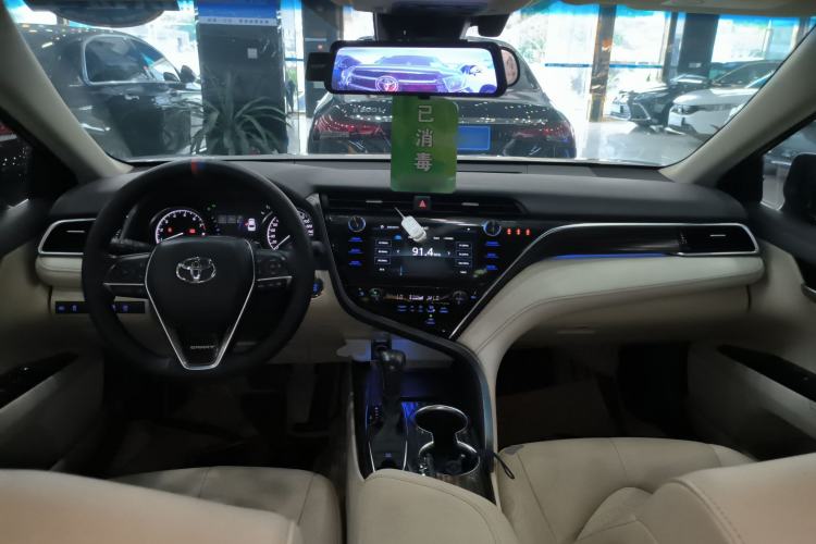 Used Toyota Camry 2019 2.0G Luxury Edition China VI Standard Center Console