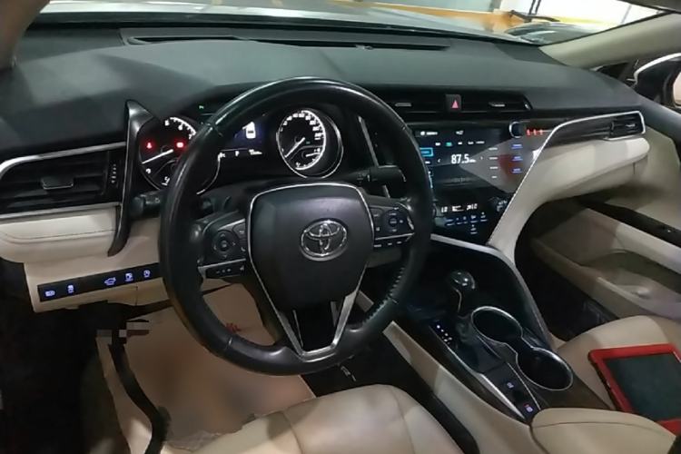 Used Toyota Camry 2019 2.0G Luxury Edition China VI Standard Center Console