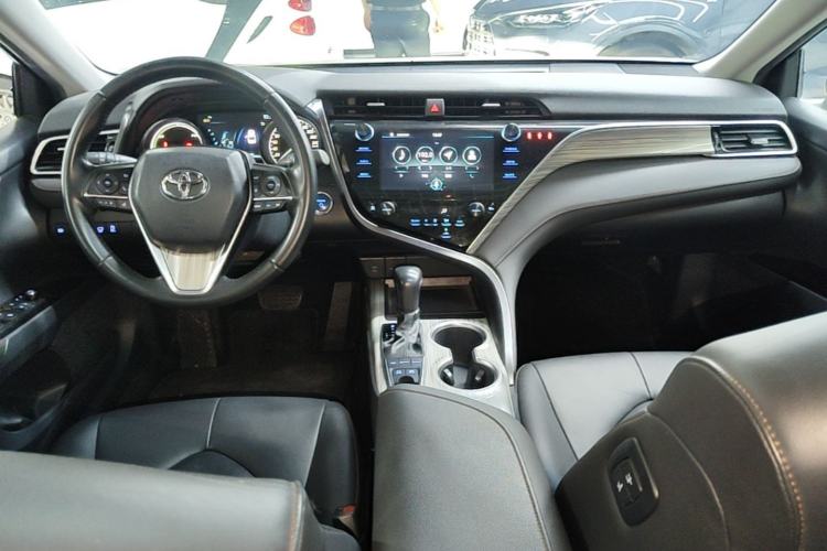 Used Toyota Camry 2019 Dual-Engine 2.5 HG Luxury Edition China VI Standard Center Console